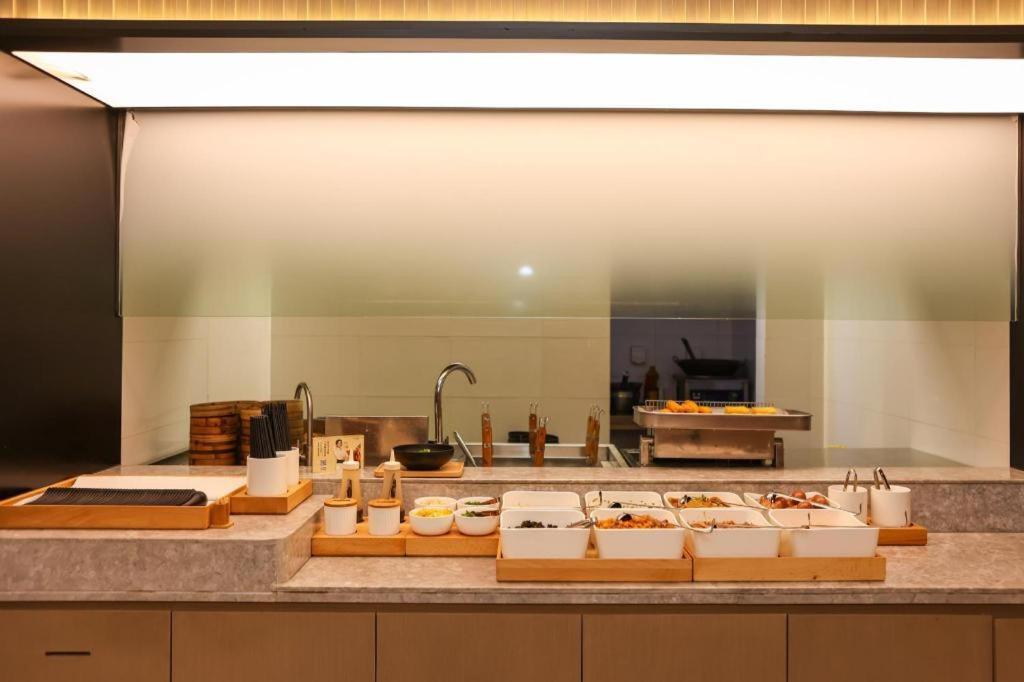Ji Hotel Shanghai Xujiahui מראה חיצוני תמונה